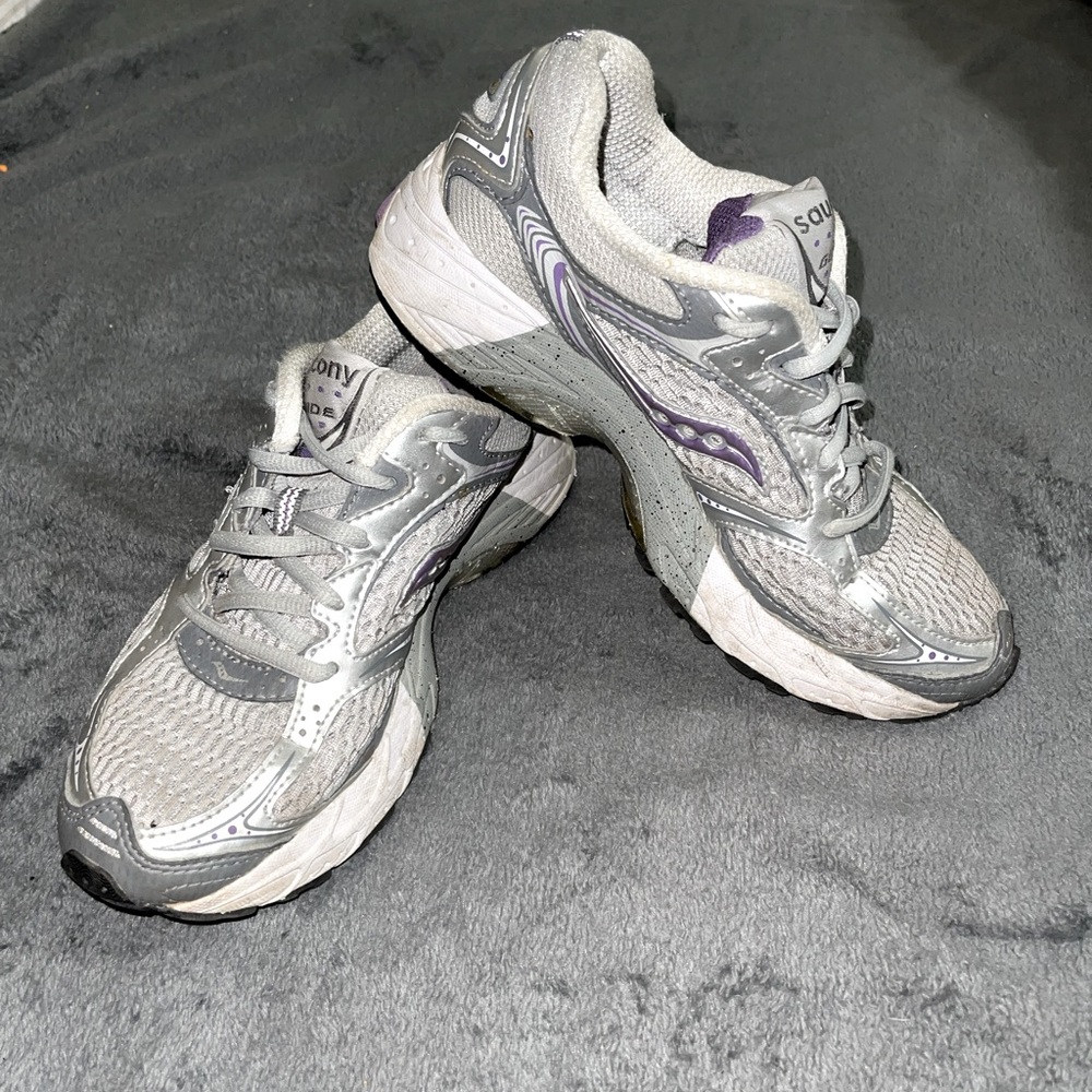 Saucony Guide size 7.5 light grey and purple